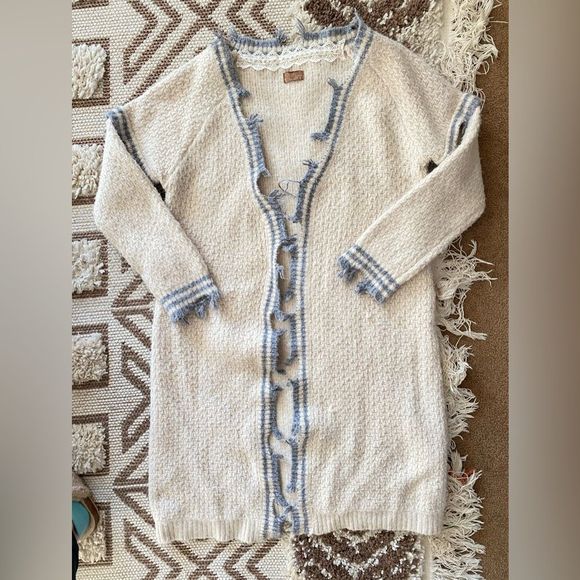 POL Sweaters - Cozy thick POL cardigan